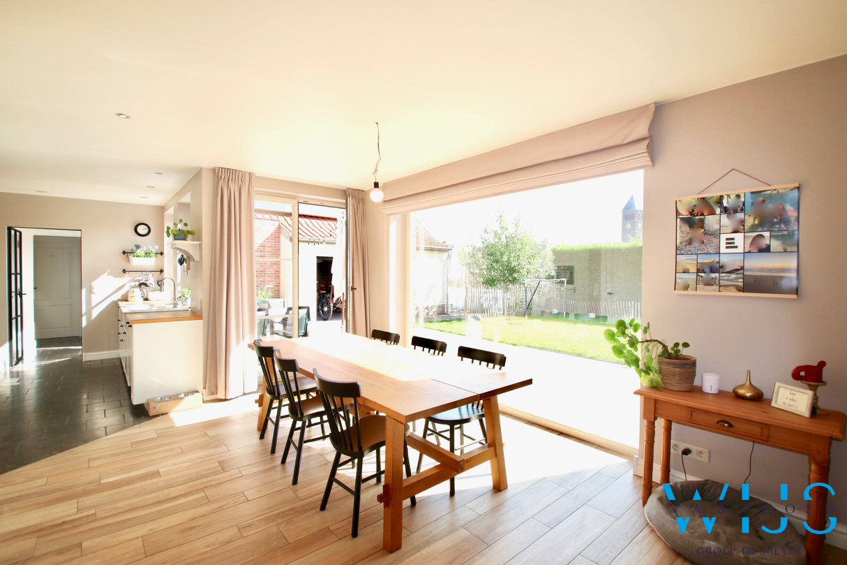 Prachtig afgewerkt landelijk woonhuis in hartje Ertvelde ! 