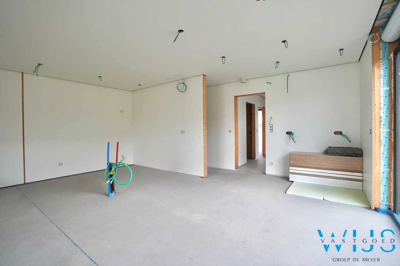 Nieuwbouw met 5 slaapkamers op een prachtig perceel te EEKLO ! 