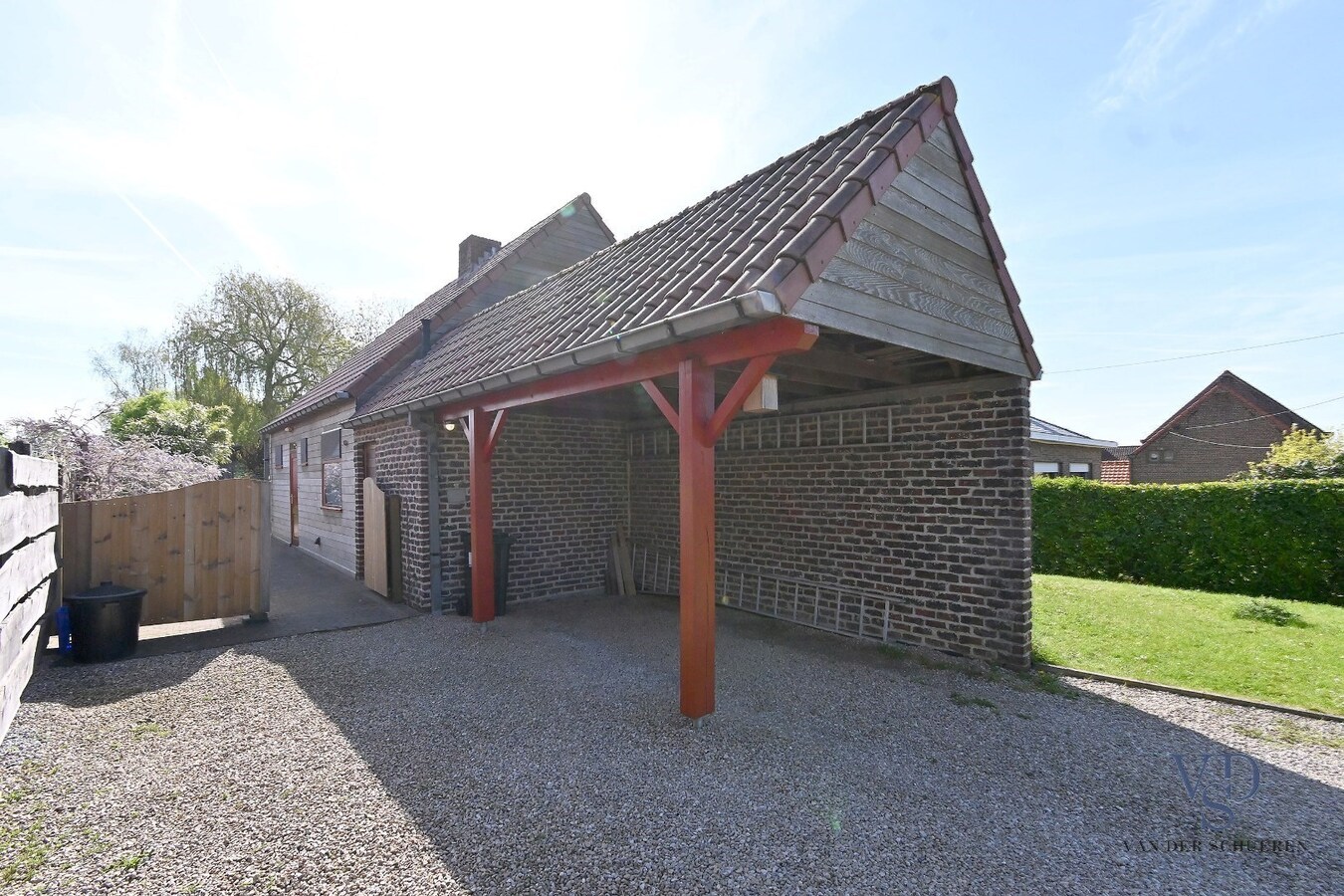Landelijk gelegen open bebouwing op een uitzonderlijk perceel (1585m²) 