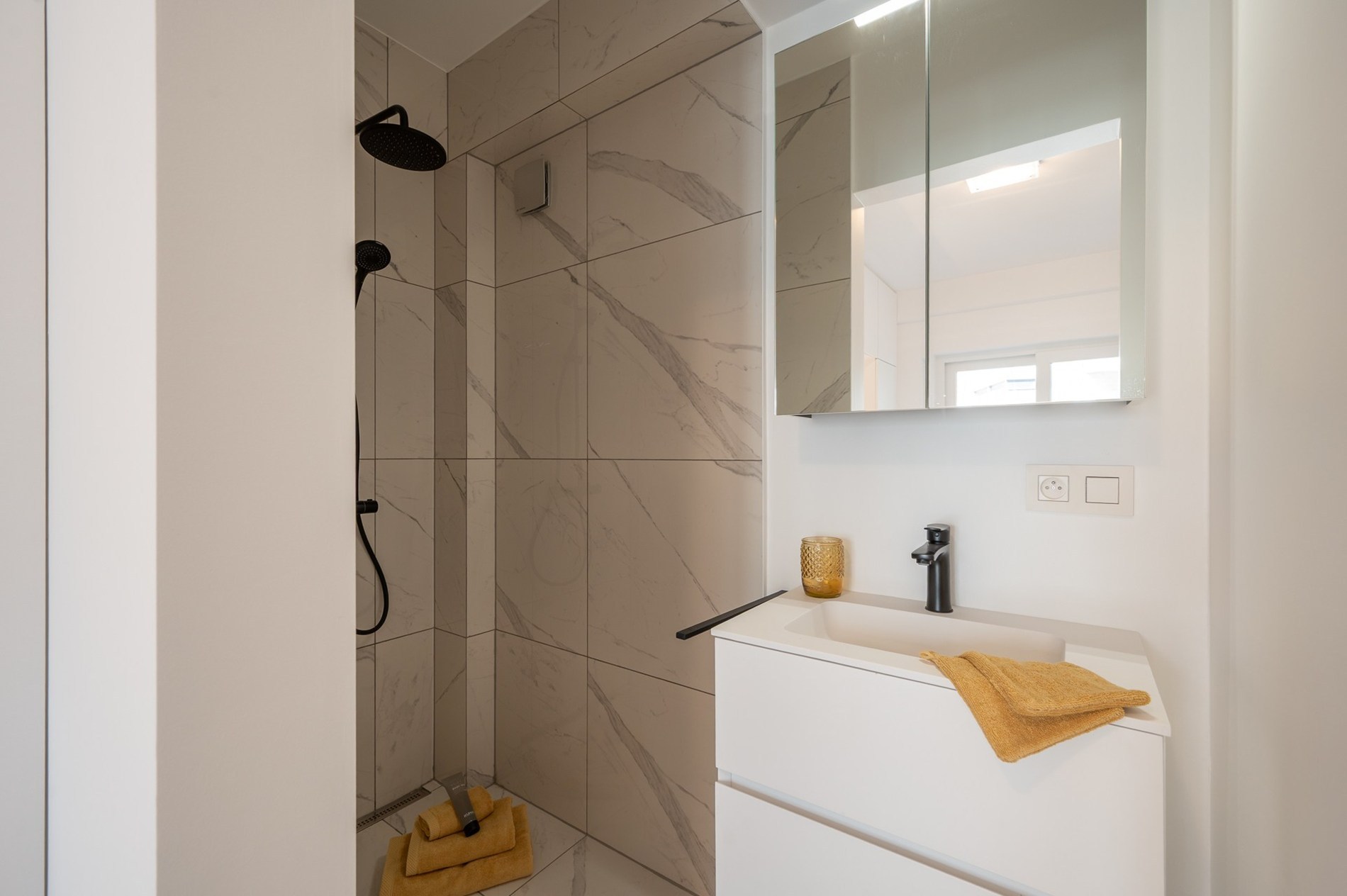 Magnifique appartement rénové de 2 chambres au cœur de Knokke 