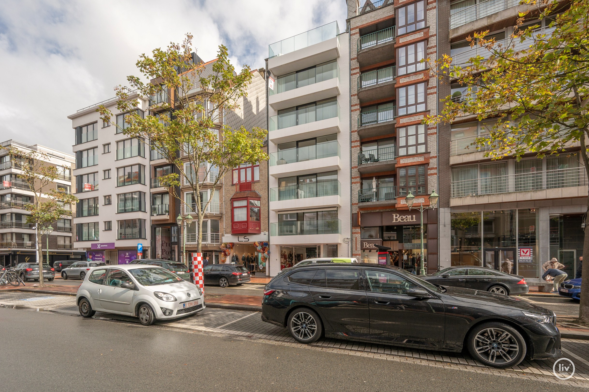 Luxueus volledig gerenoveerd 3 slaapkamer appartement te Lippenslaan gelegen op wandelafstand van het Albertstrand. 