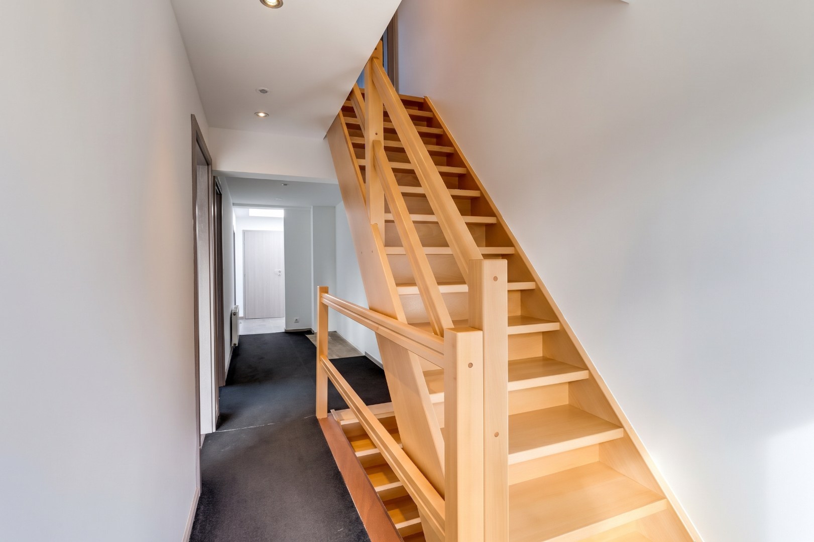 Ruime woning voor gemengd gebruik met loods te koop, wonen en werken op één toplocatie in Zelzate 