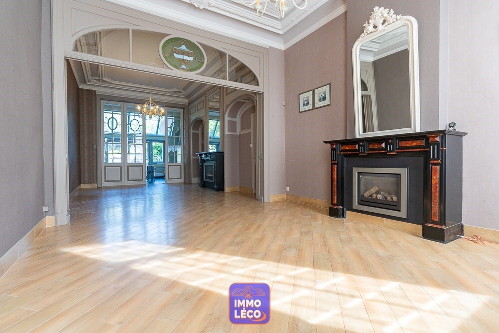 Maison Bourgeoise avec jardin, située à deux pas de la Place d'Herseaux ! 