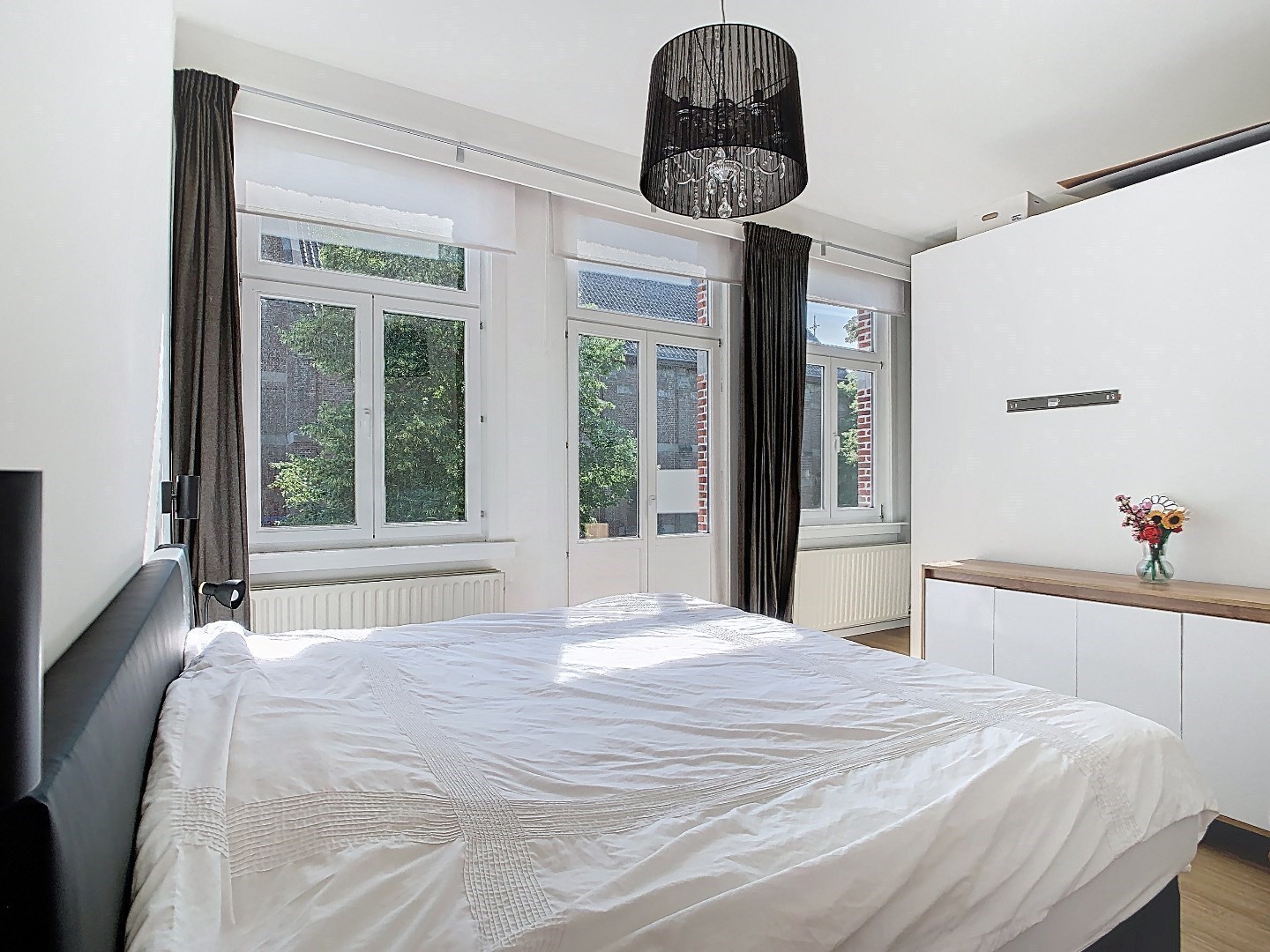 Mooie instapklare herenwoning nabij centrum Brasschaat met 4 slaapkamers 