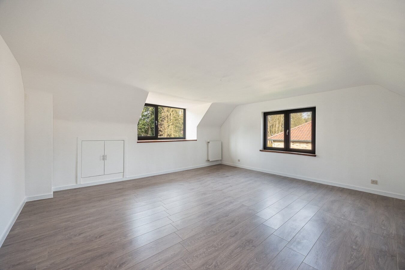 Landelijke, gerenoveerde woning met 4 slaapkamers op perceel van 2.322 m² 