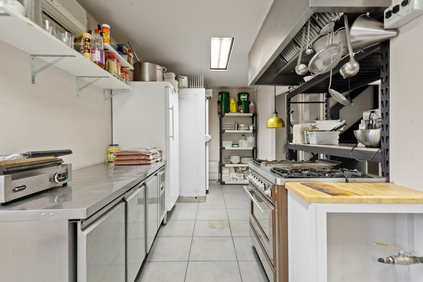 Ideaal gelegen handelspand / kantoor 