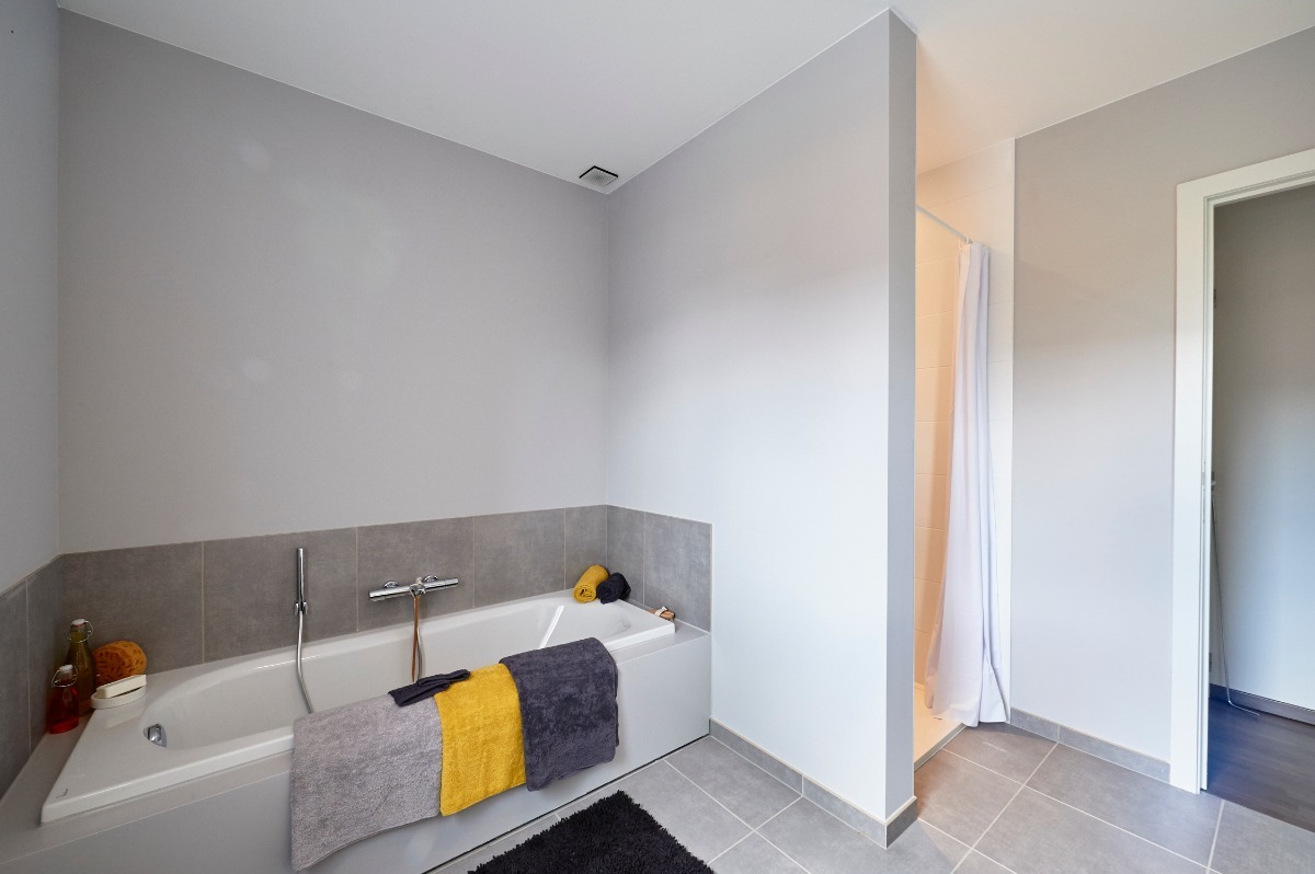 MAGNIFIEKE HALF OPEN PASTORIEWONINGEN IN CENTRUM ZEDELGEM 