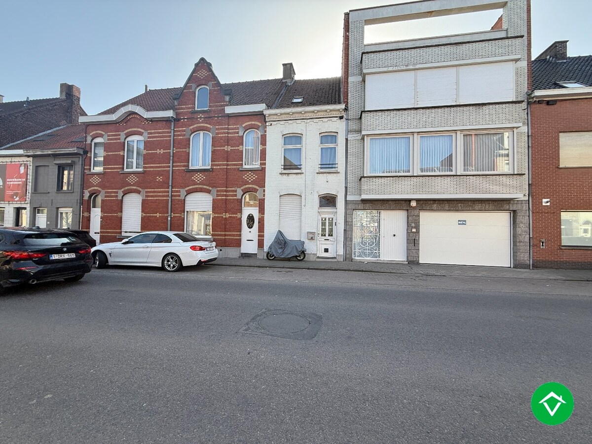 Rijwoning met 2 slaapkamers en koer te Roeselare 