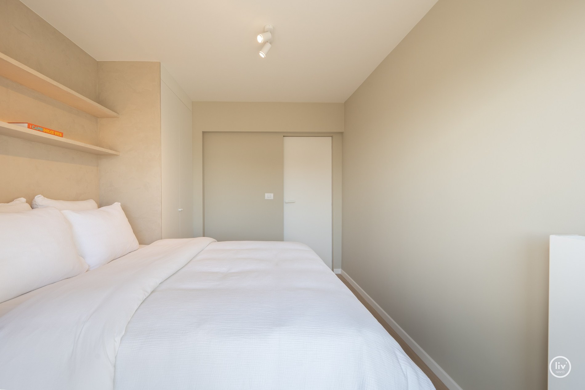 Appartement entièrement rénové et élégant au cœur de Knokke dans la Lippenslaan. 