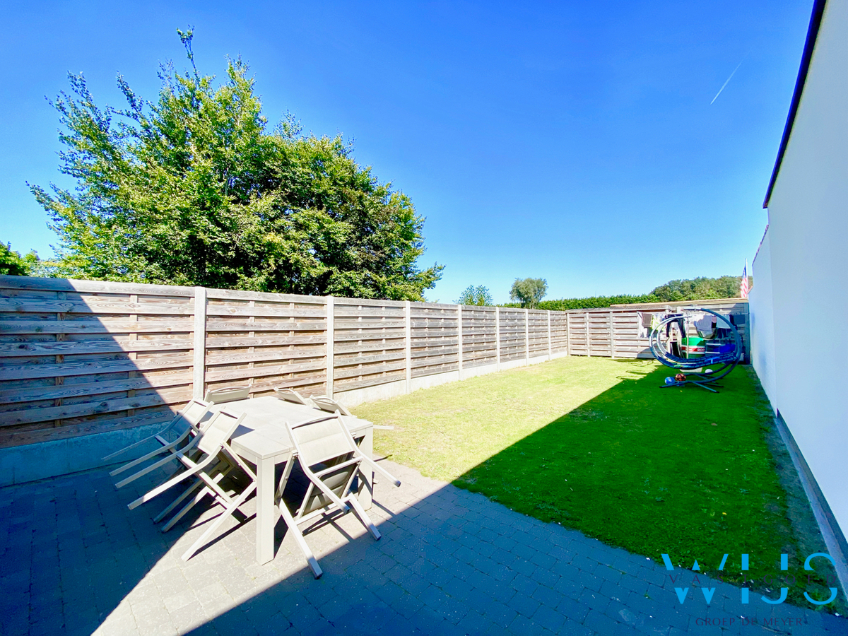 Tof woonhuis op een ideale locatie in OOSTEEKLO ! 