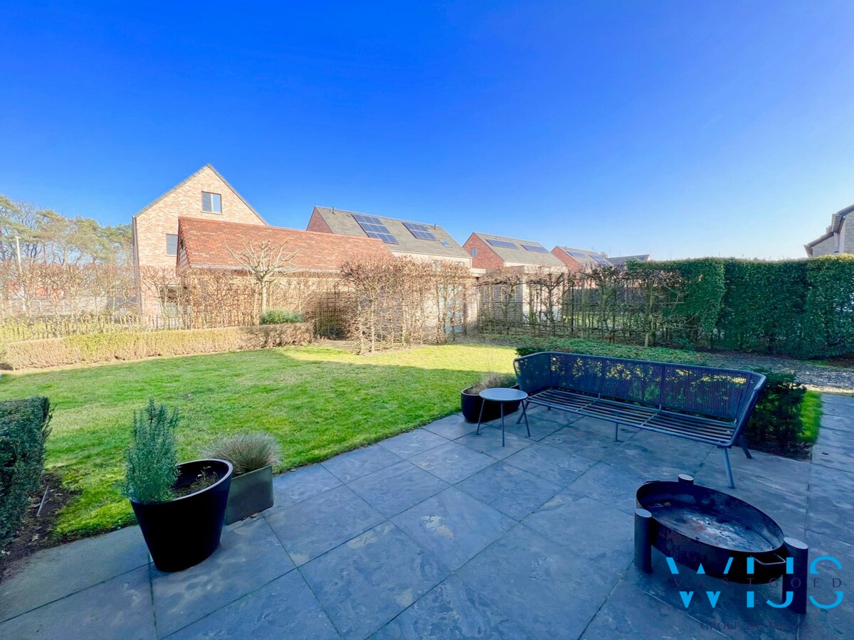 Mooie tijdloze en centraal gelegen open bebouwing 