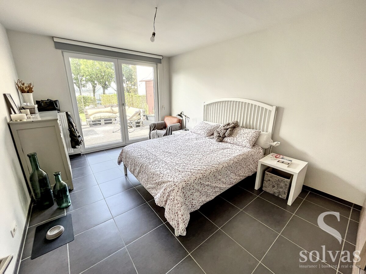 Gelijkvloersappartement met twee slaapkamers én garage 