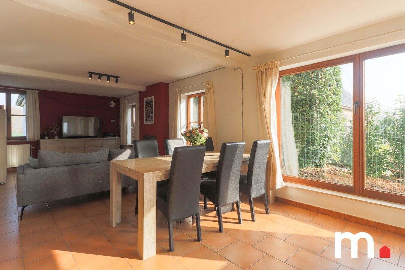 Zeer sympathieke en knusse woning aan de voet van de Kwaremont en de Kluisberg. 