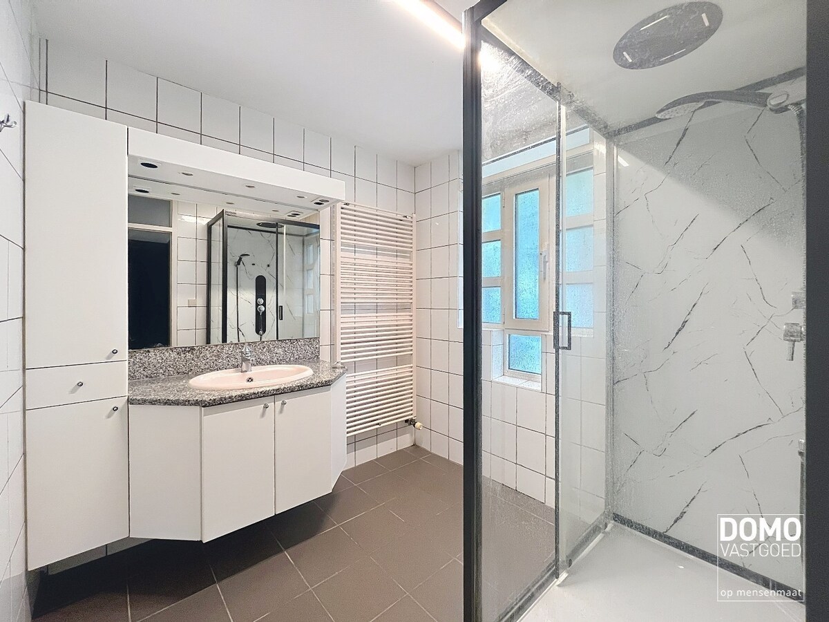 Open bebouwing met karakter, ruimte en tuin op topligging te Schulen 