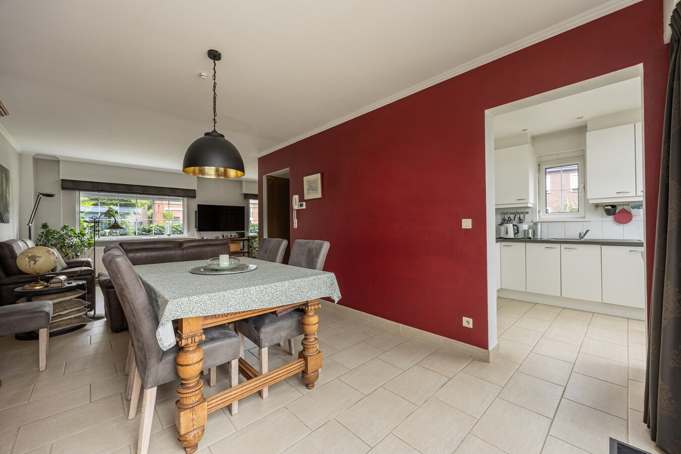 HOB met 3 slpk, garage en tuin nabij Schoten centrum! 