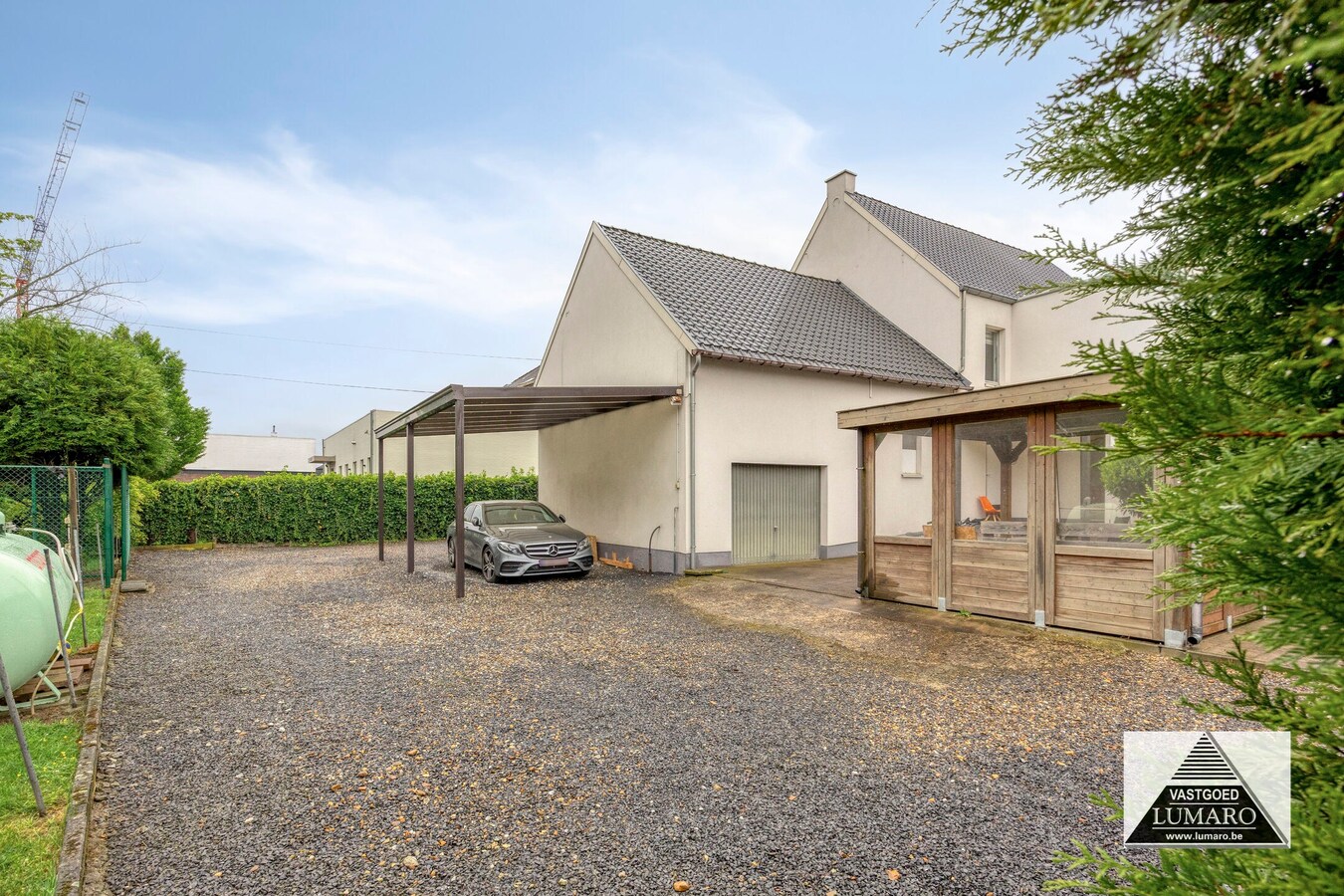 2  woongelegenheden met handelsruimte , grote tuin, 1448 m² 