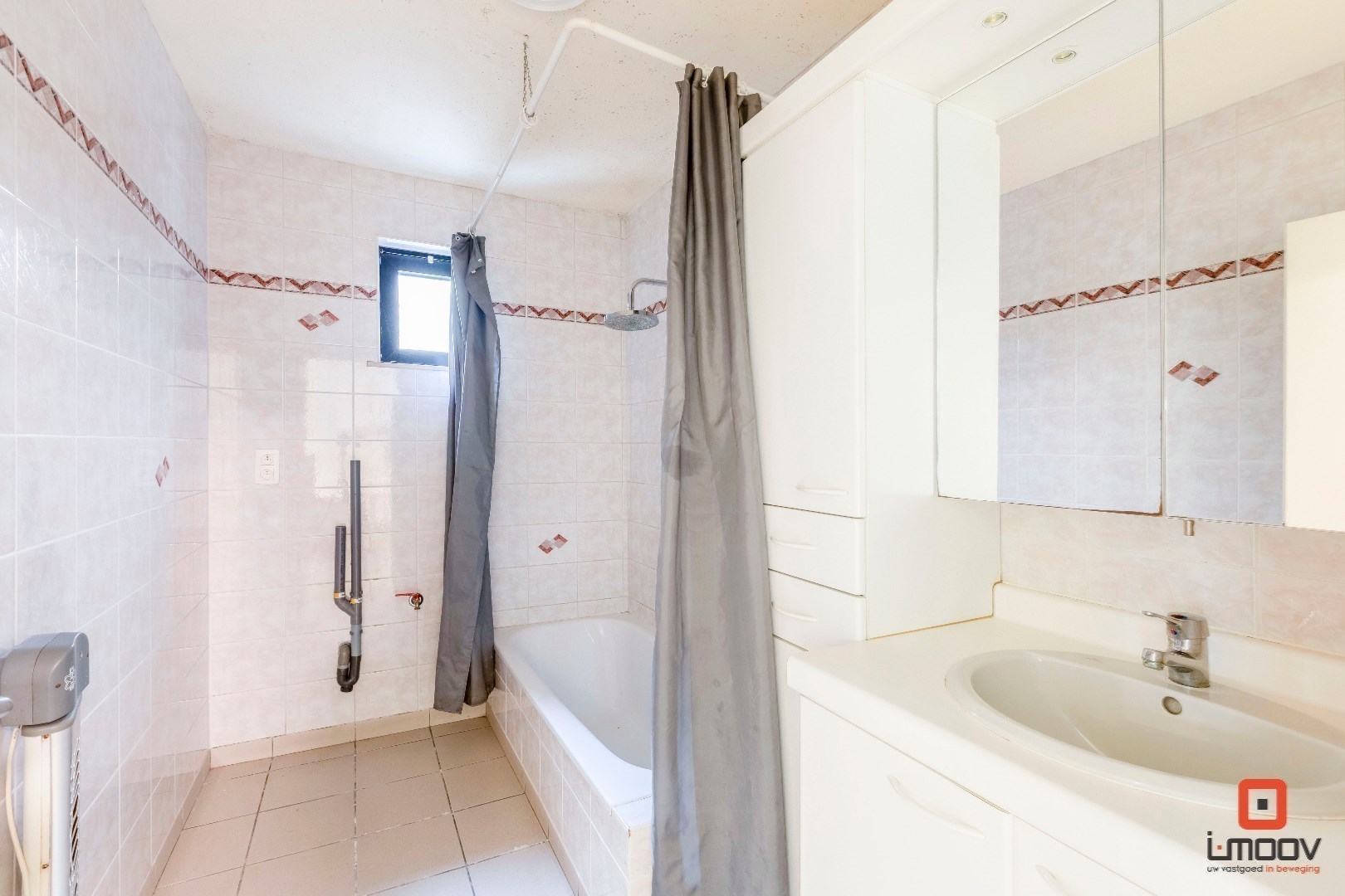 Zichtlocatie als handelspand of kantoorruimte met potentieel! 