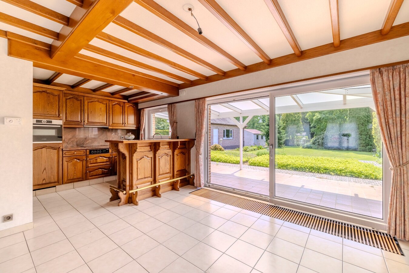 Instapklaar landhuis met mooi aangelegde tuinzone 