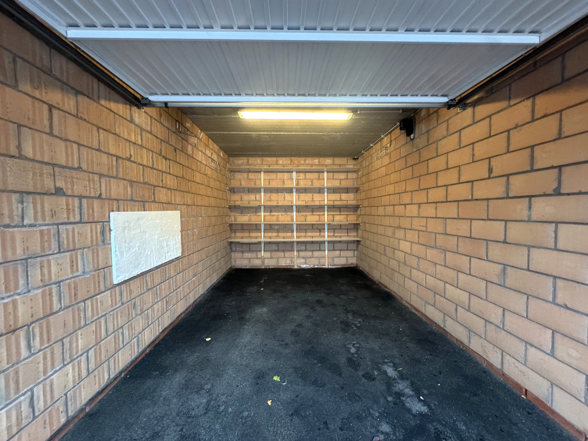 Garage in het centrum van Heist 