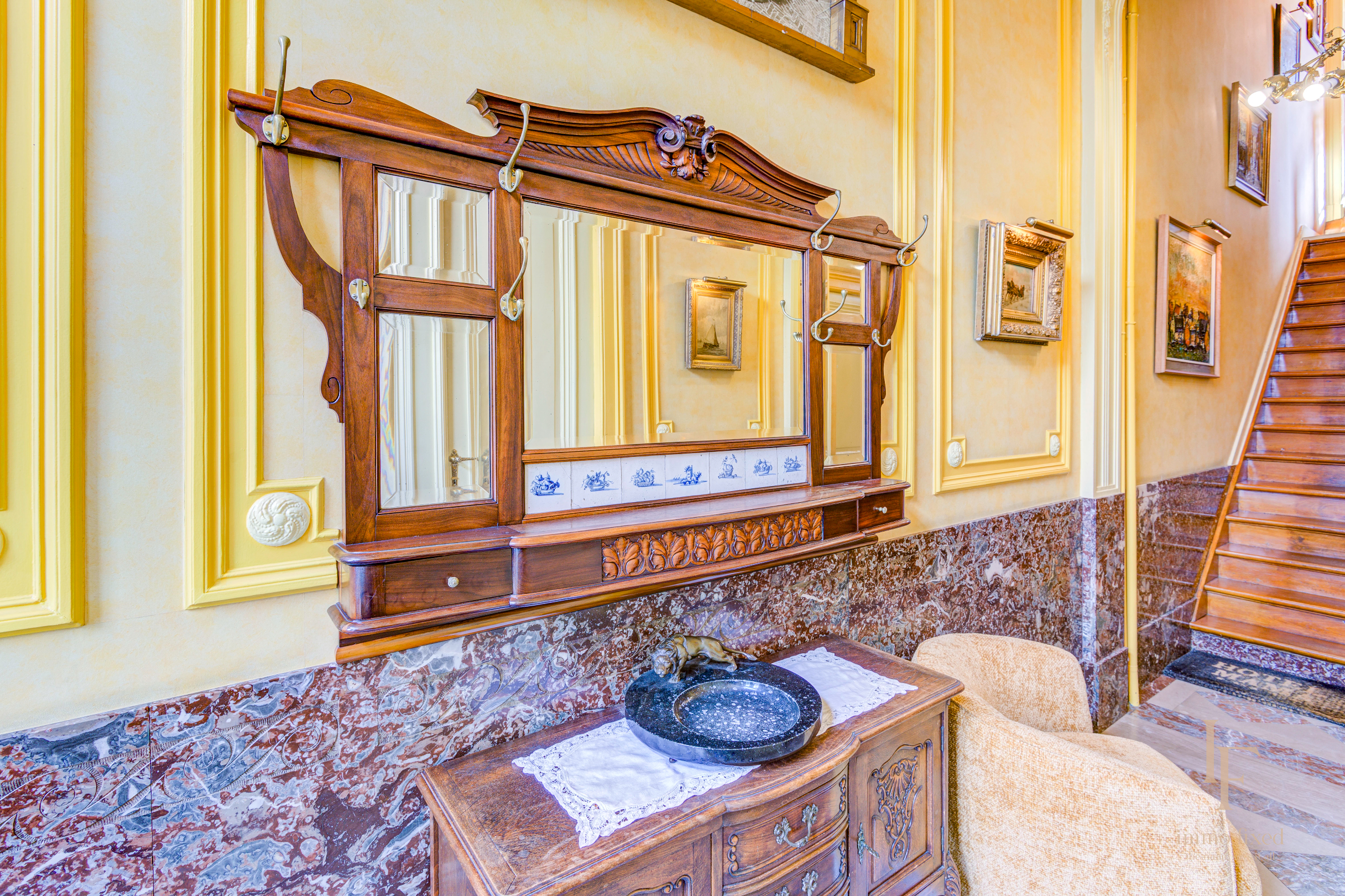 Een uitzonderlijk herenhuis met zes slaapkamers en een zuidgerichte stadstuin in hartje Antwerpen. 