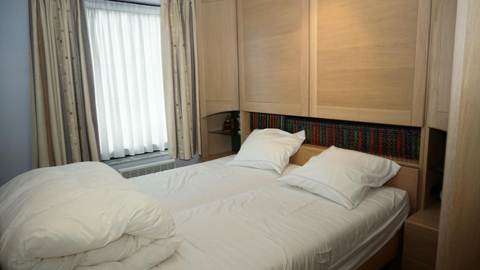 APP. MEUBLE - 2 CHAMBRES A COUCHER - BELLE VUE SUR LE PORT 