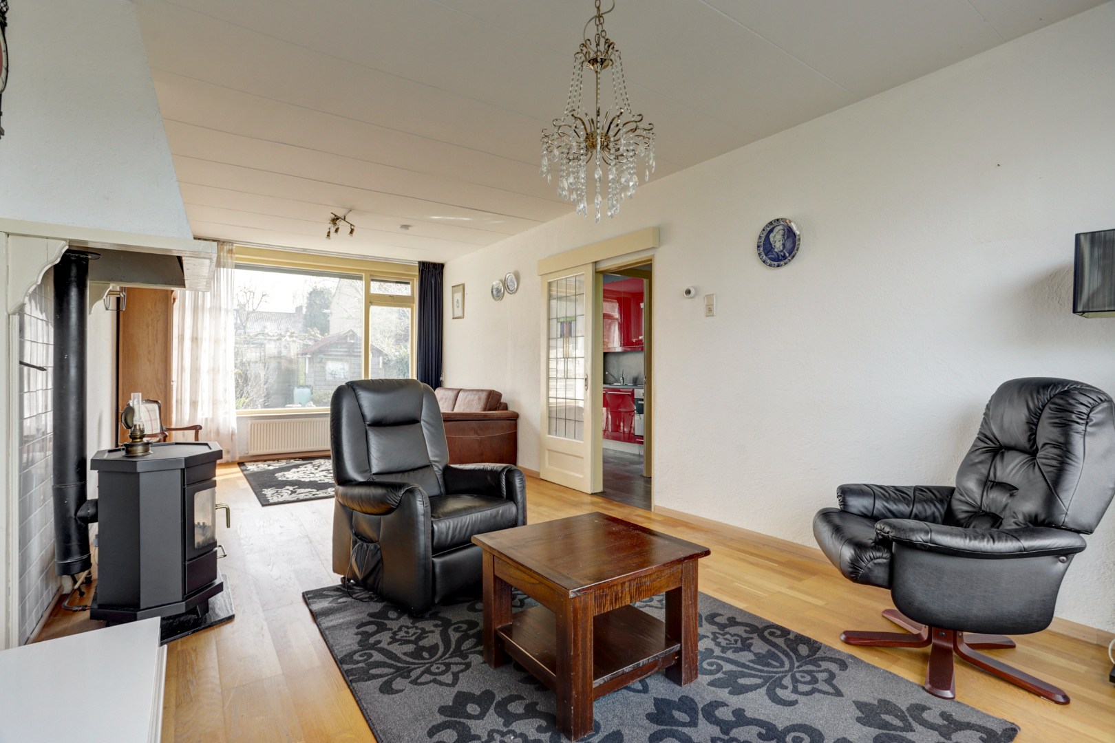 Op zoek naar een ruime 5-kamer woning op eigen grond waar u, uw wensen nog kunt uitvoeren ? 