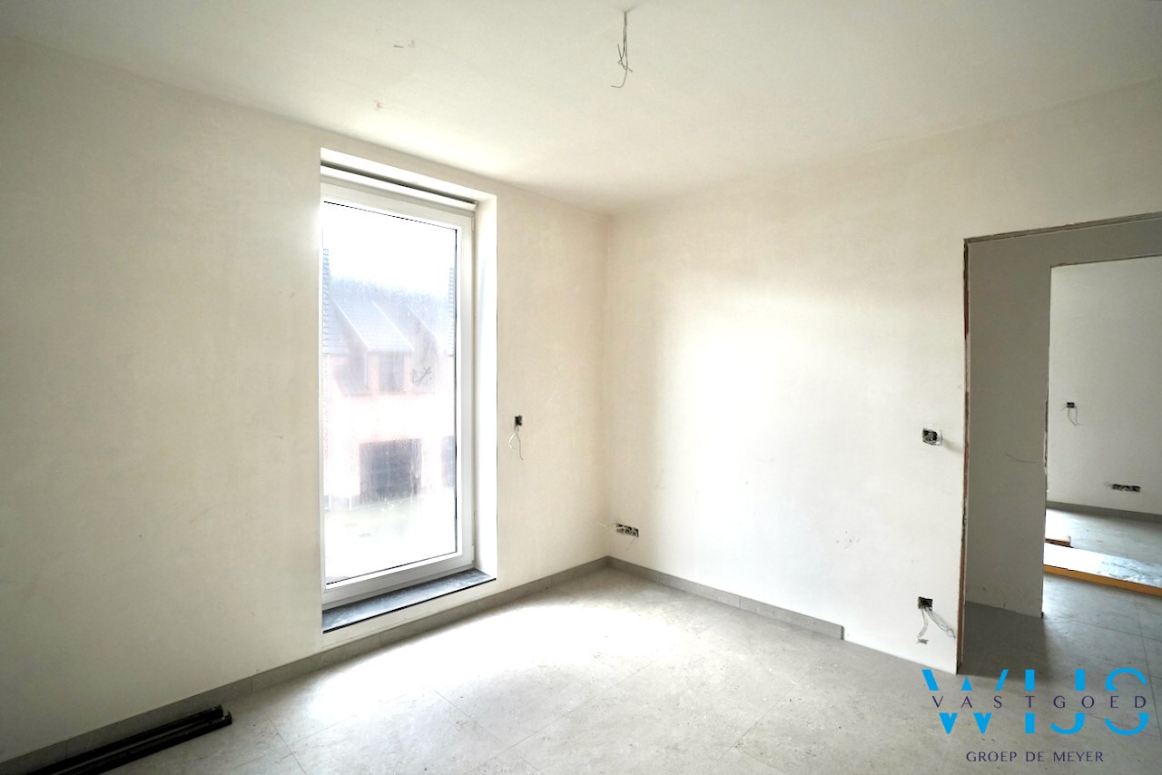 Nieuwbouw in aangename woonwijk te Oosteeklo ! 