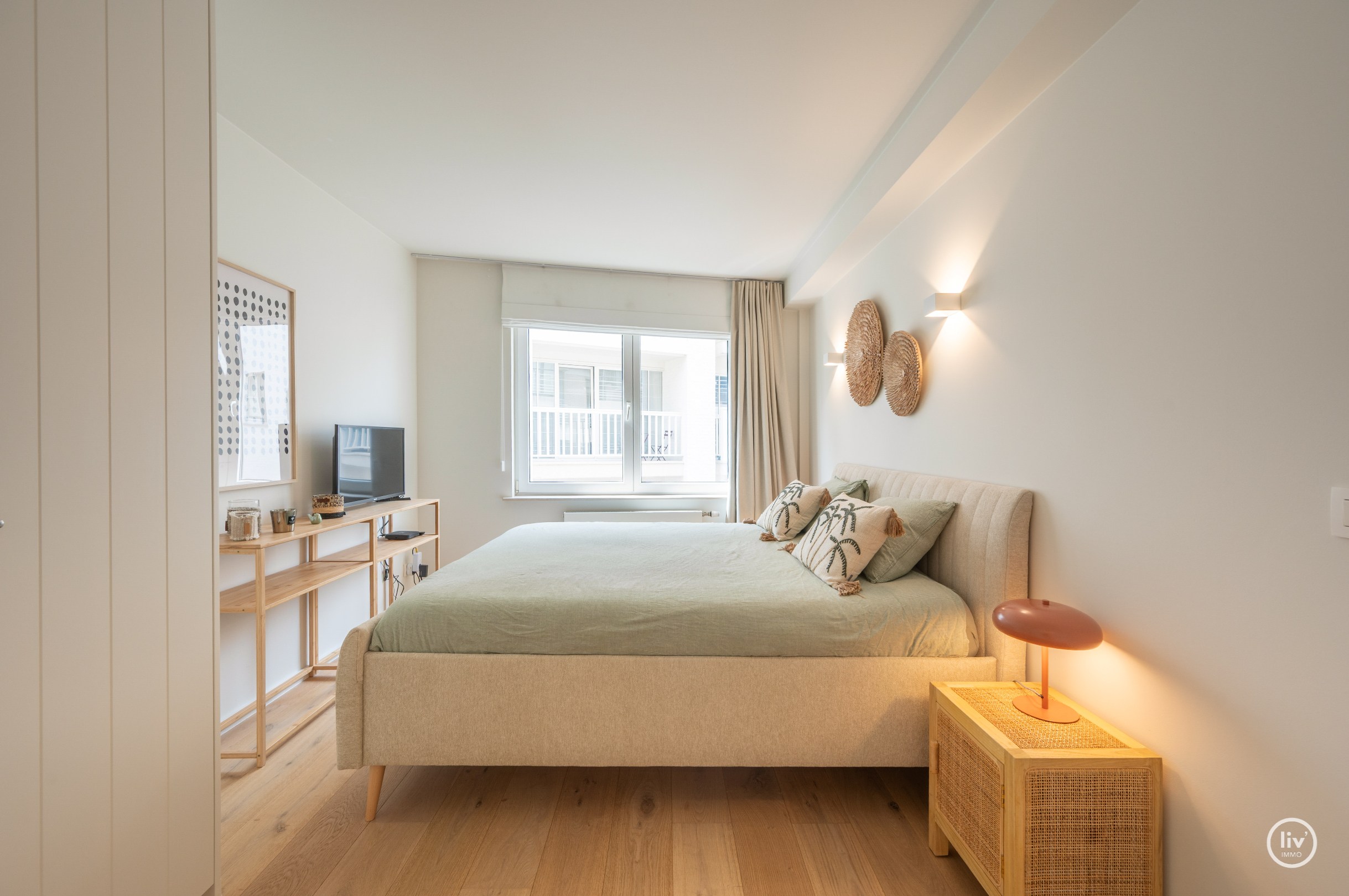 Prachtig gerenoveerd 1 slaapkamer appartement centraal gelegen in een rustige zijstraat van de Zoutelaan te Knokke. 