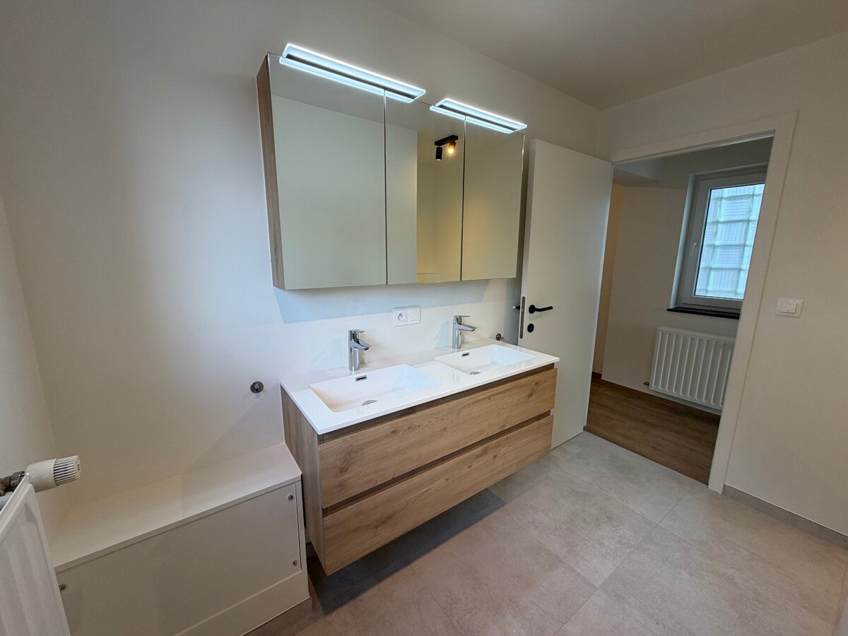 Ruim 3-slpk-appartement mét terras te Gavere-Asper 