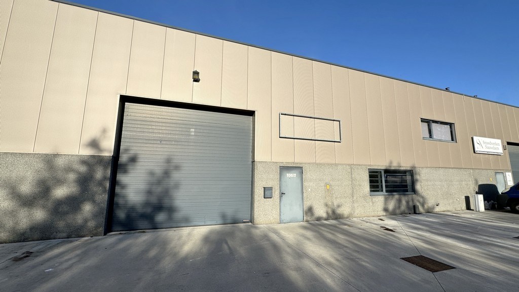 Magazijnen met kantoor te huur nabij E313 in Ranst