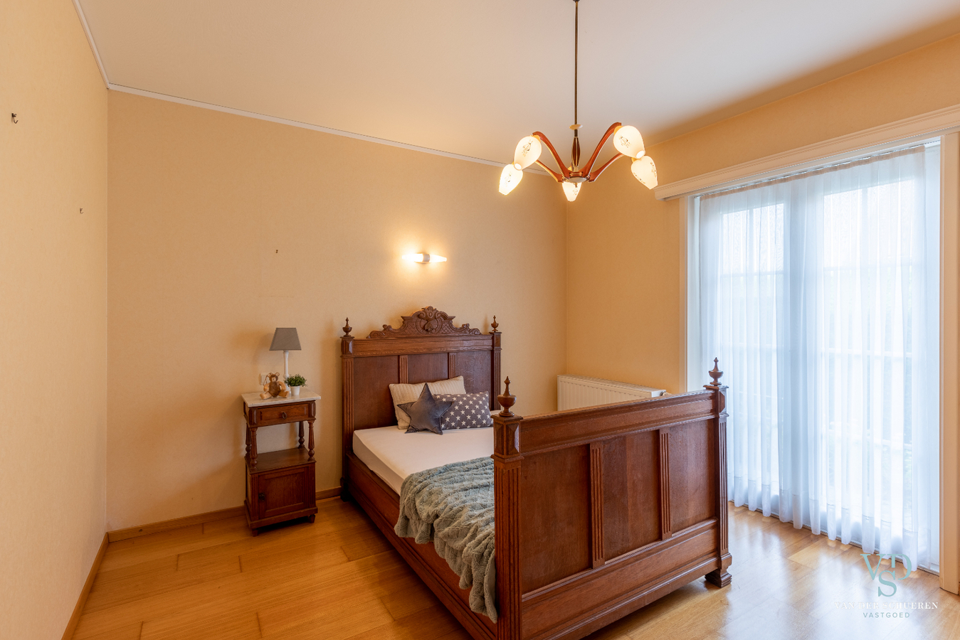 Lichtrijke, stijlvolle villa  (EPC van 254 !). 