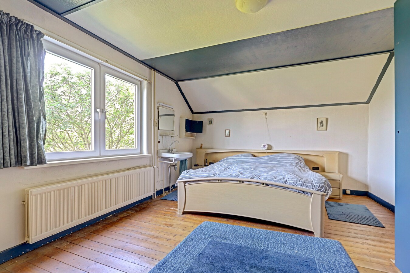 Vrijstaande woning met vijf slaapkamers, garage en royale tuin 