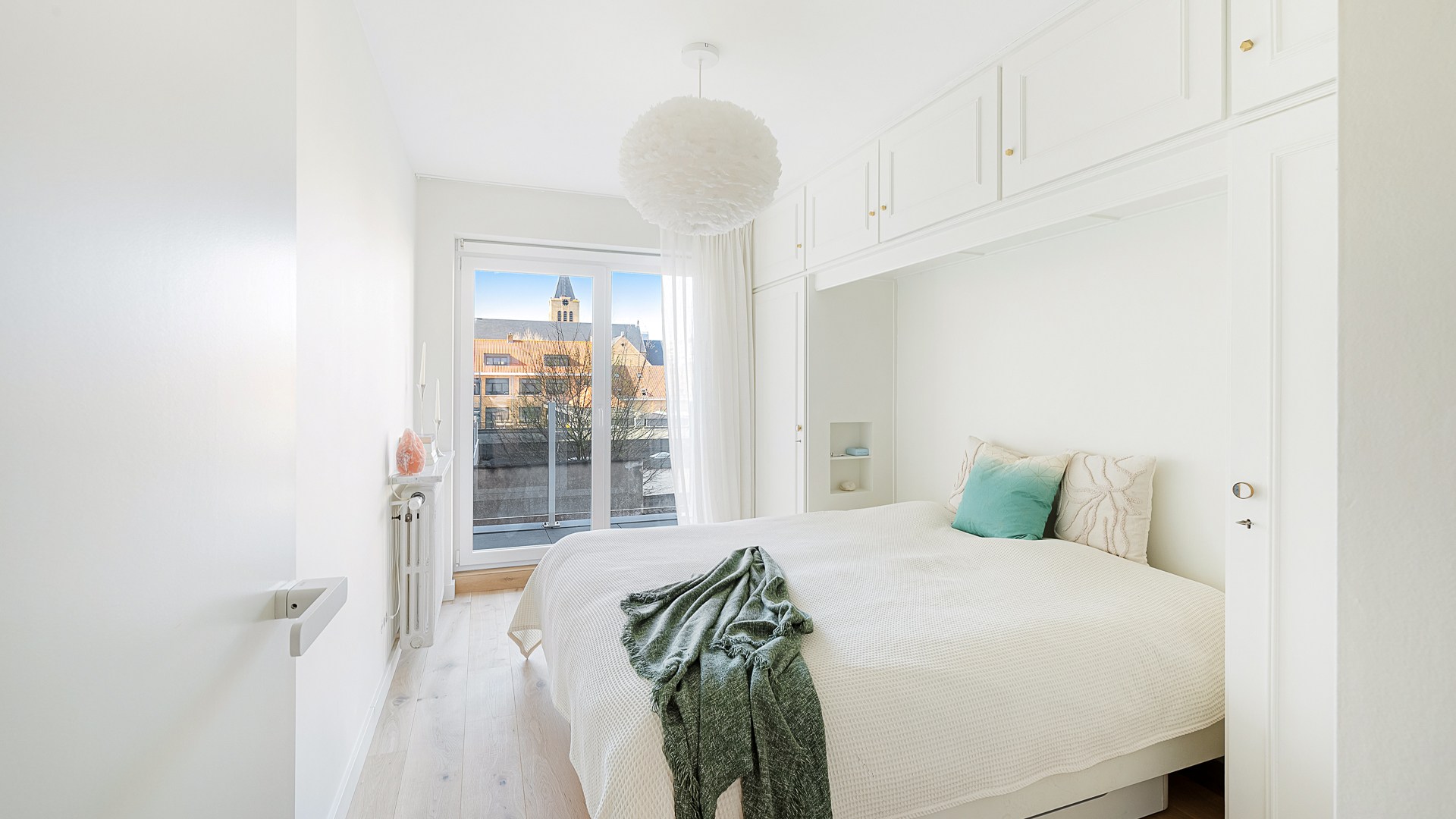 Stijlvol en volledig gerenoveerd appartement op wandelafstand van zee. 