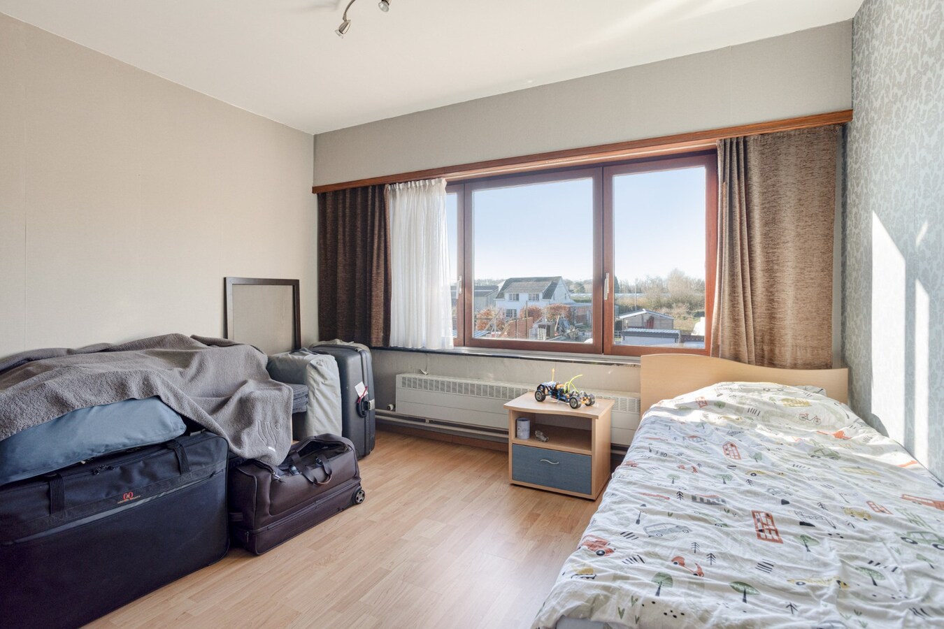 Ruime woning met 3 slaapkamers, garage en zuidgerichte tuin te Duffel-Oost 