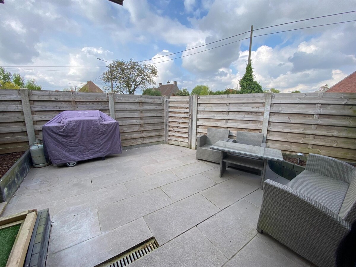 Gerenoveerde hoekwoning met 3 slaapkamers te Houthulst 