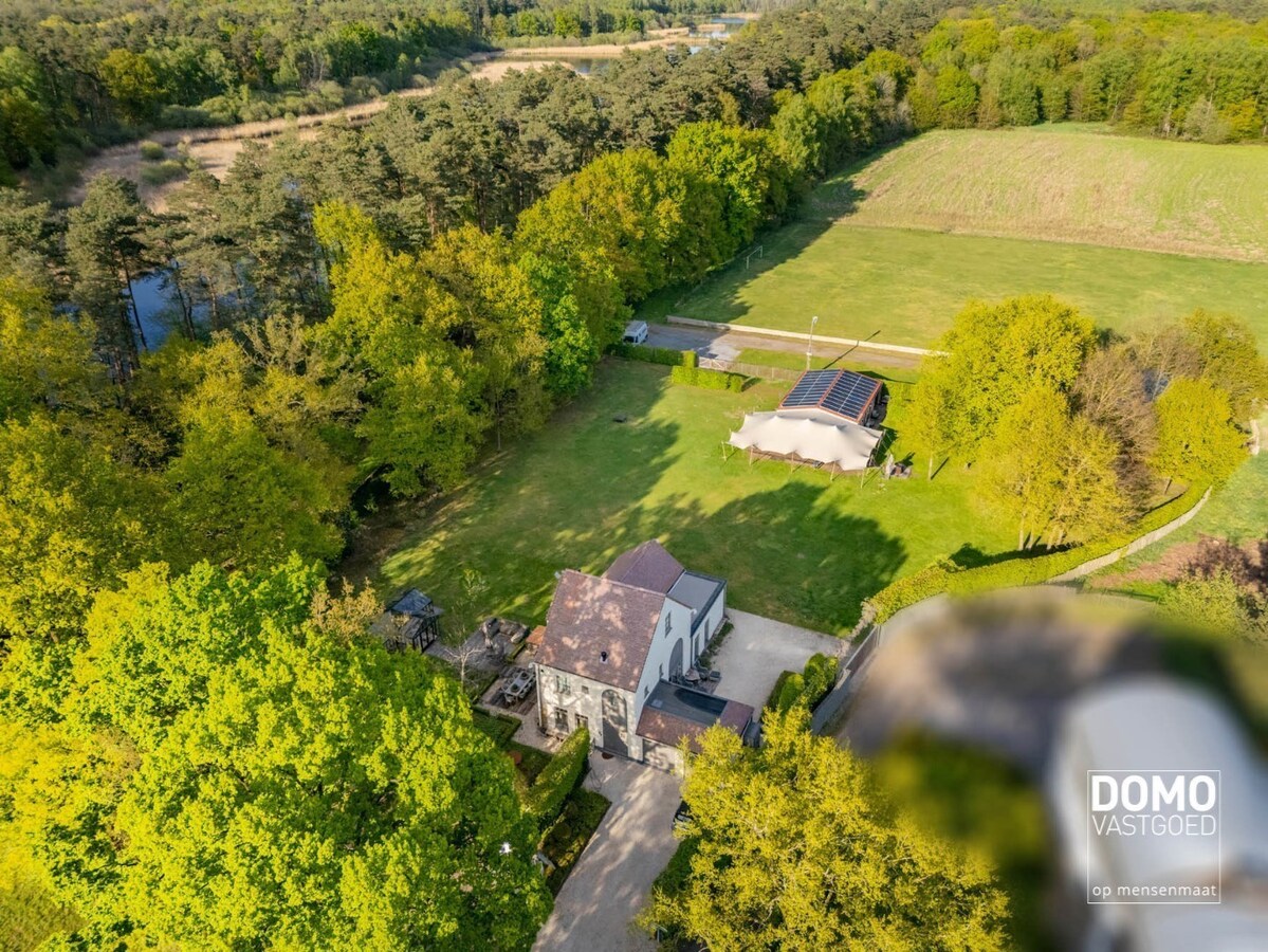 Exclusieve villa, zeer rustig gelegen, aan de groene bossen van Bolderberg. 