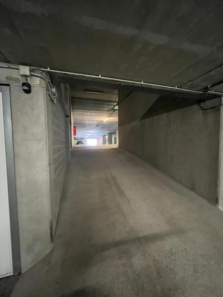 Garage double facilement accessible située dans l'avenue Elizabeth à Knokke au niveau -1. 