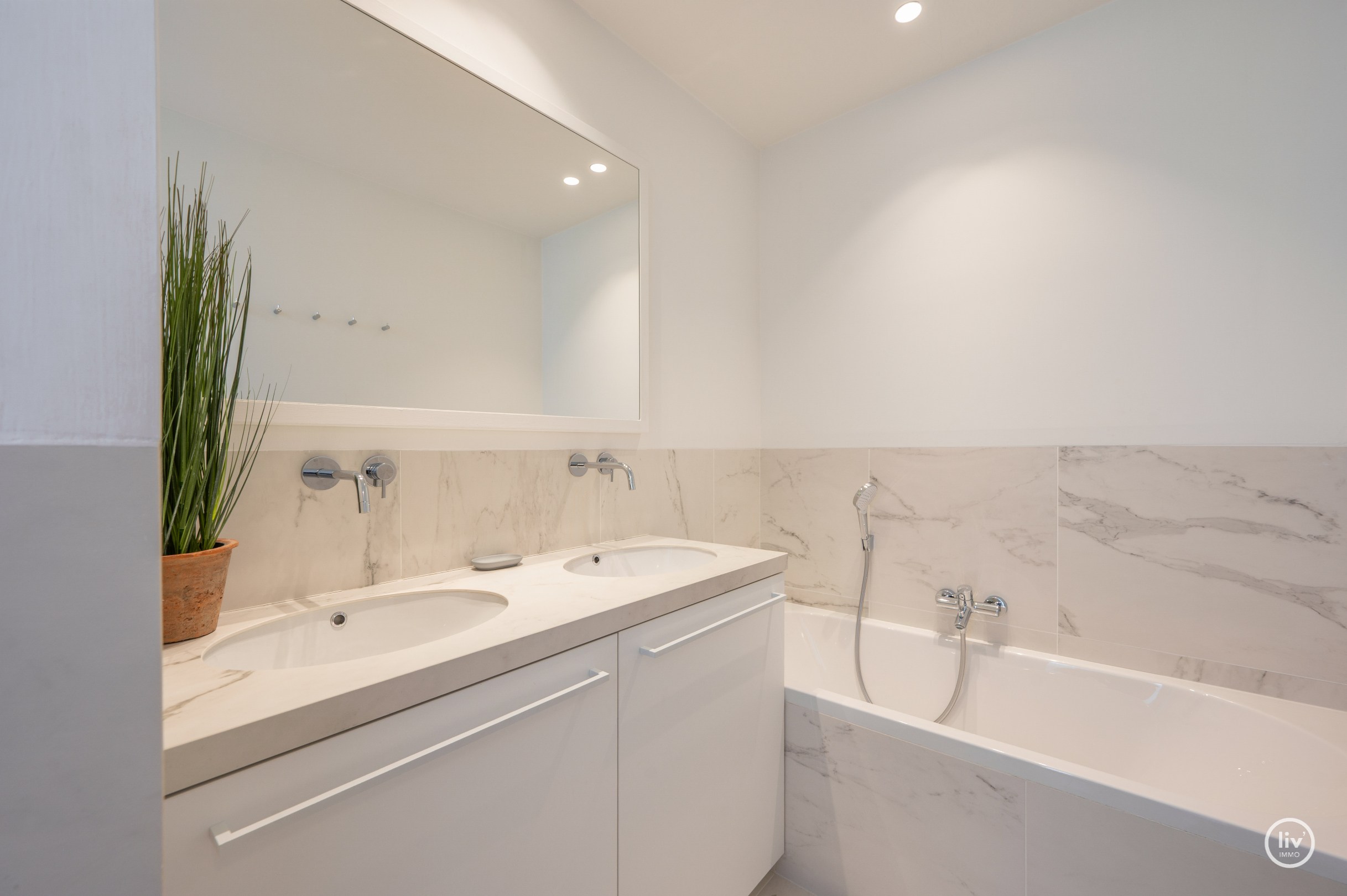 Appartement duplex unique avec 4 chambres dans une résidence récente au centre de Knokke. 