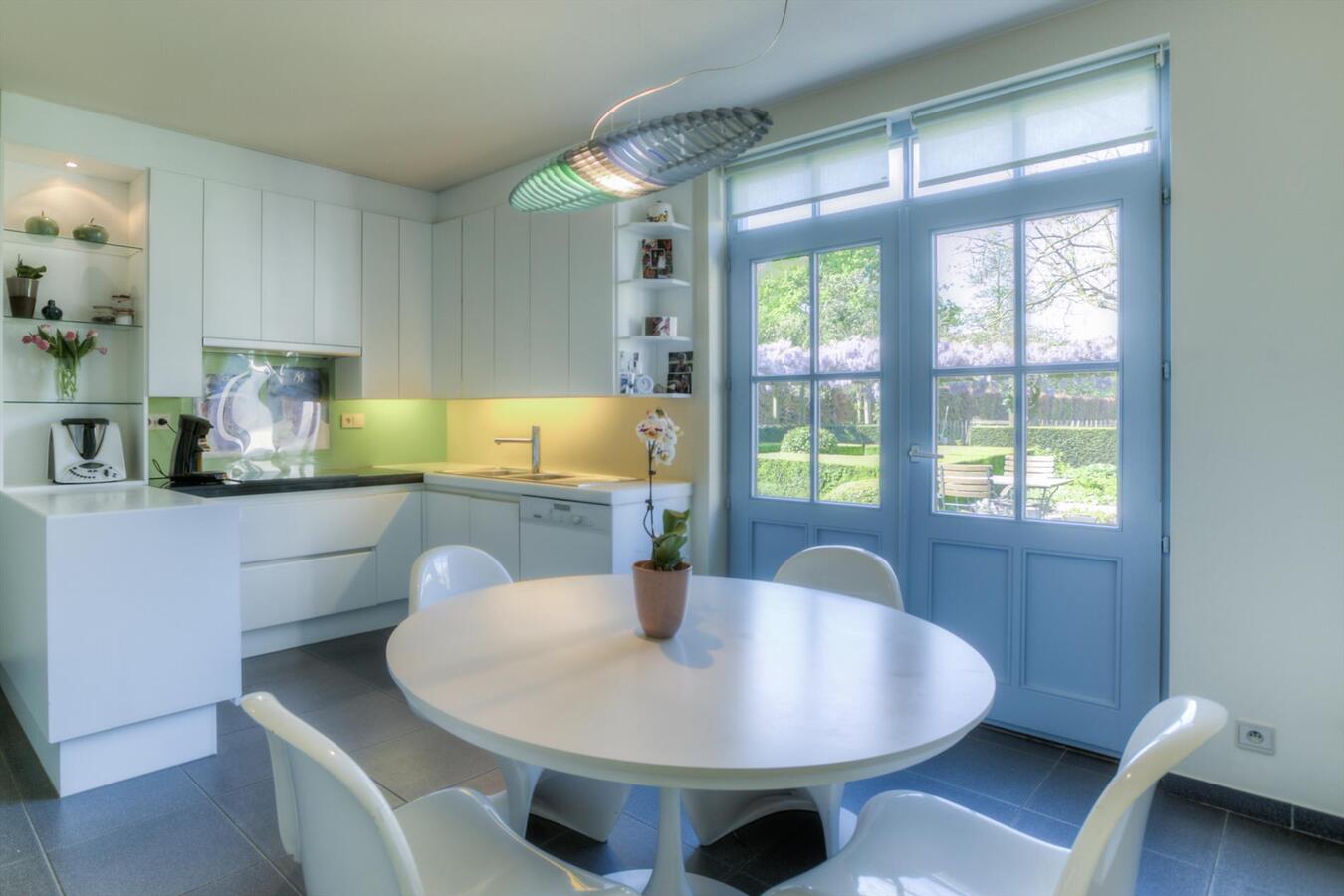 Ruime villa met praktijkruimte en prachtige tuin 