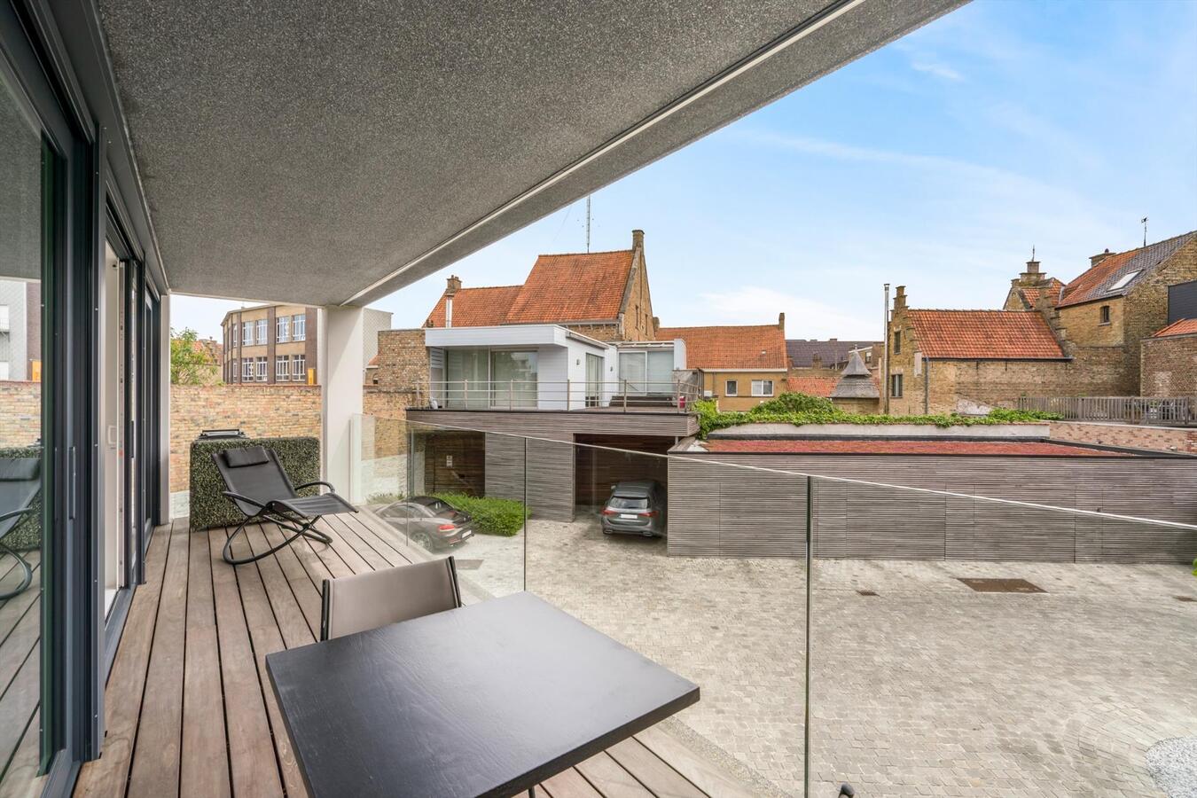 Ruim uniek  gelegen bemeubeld appartement met 2 slaapkamers en garage te Diksmuide 