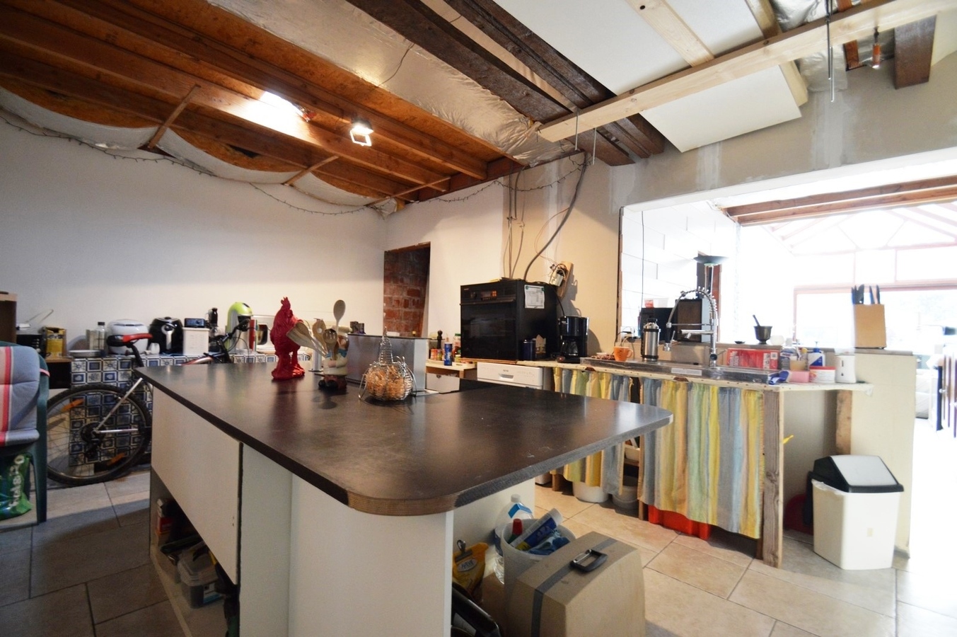 Verder te te renoveren gezinswoning met grote tuin - Lissewege 