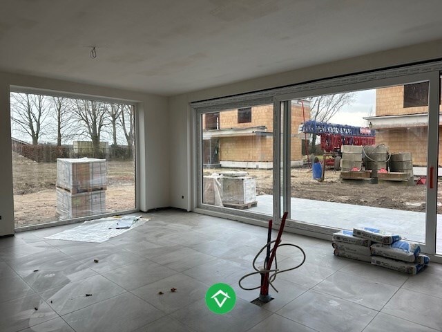 Moderne nieuwbouwwoning met drie slaapkamers en ruim terras in Moere 