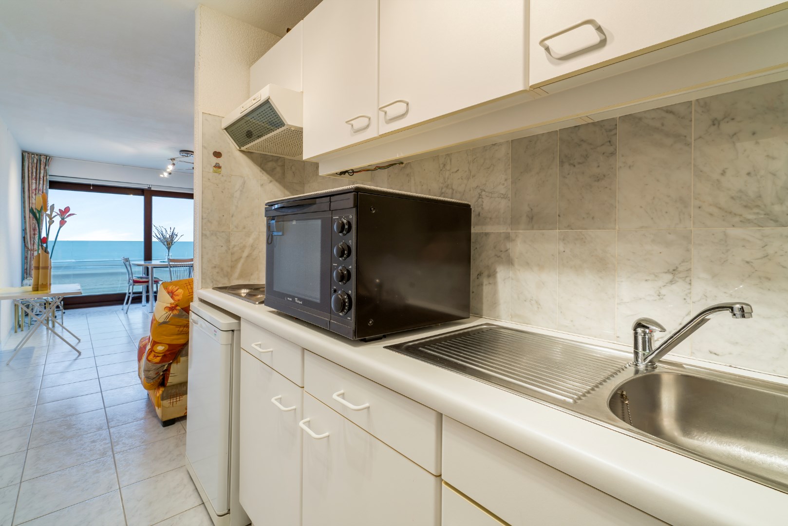 STUDIO MET FRONTAAL ZEEZICHT EN TERRAS 