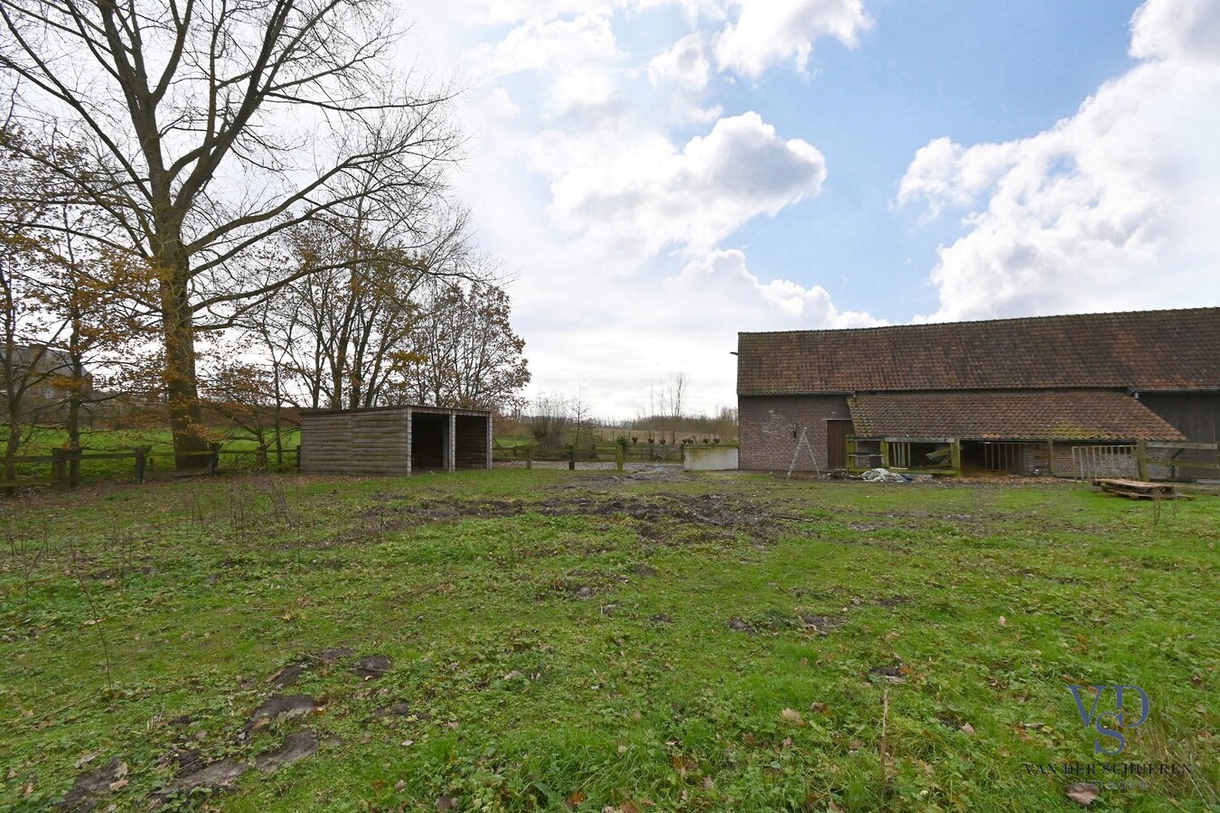 Charmante hoeve met stallen 