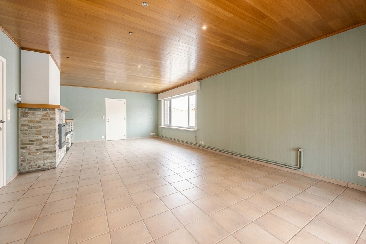 Wonen en werken combineren op toplocatie te Ichtegem - handelswoning met ruime woonst, tuin en garage 