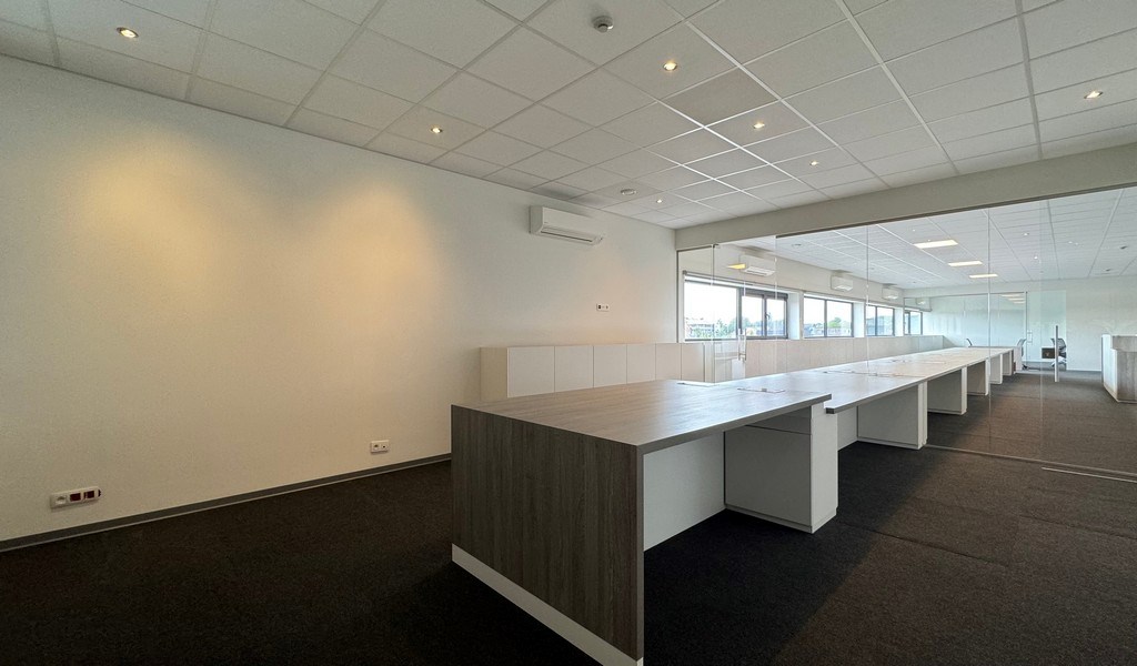 Gerenoveerde kantoren te huur in industriezone Ganzenbol Lint