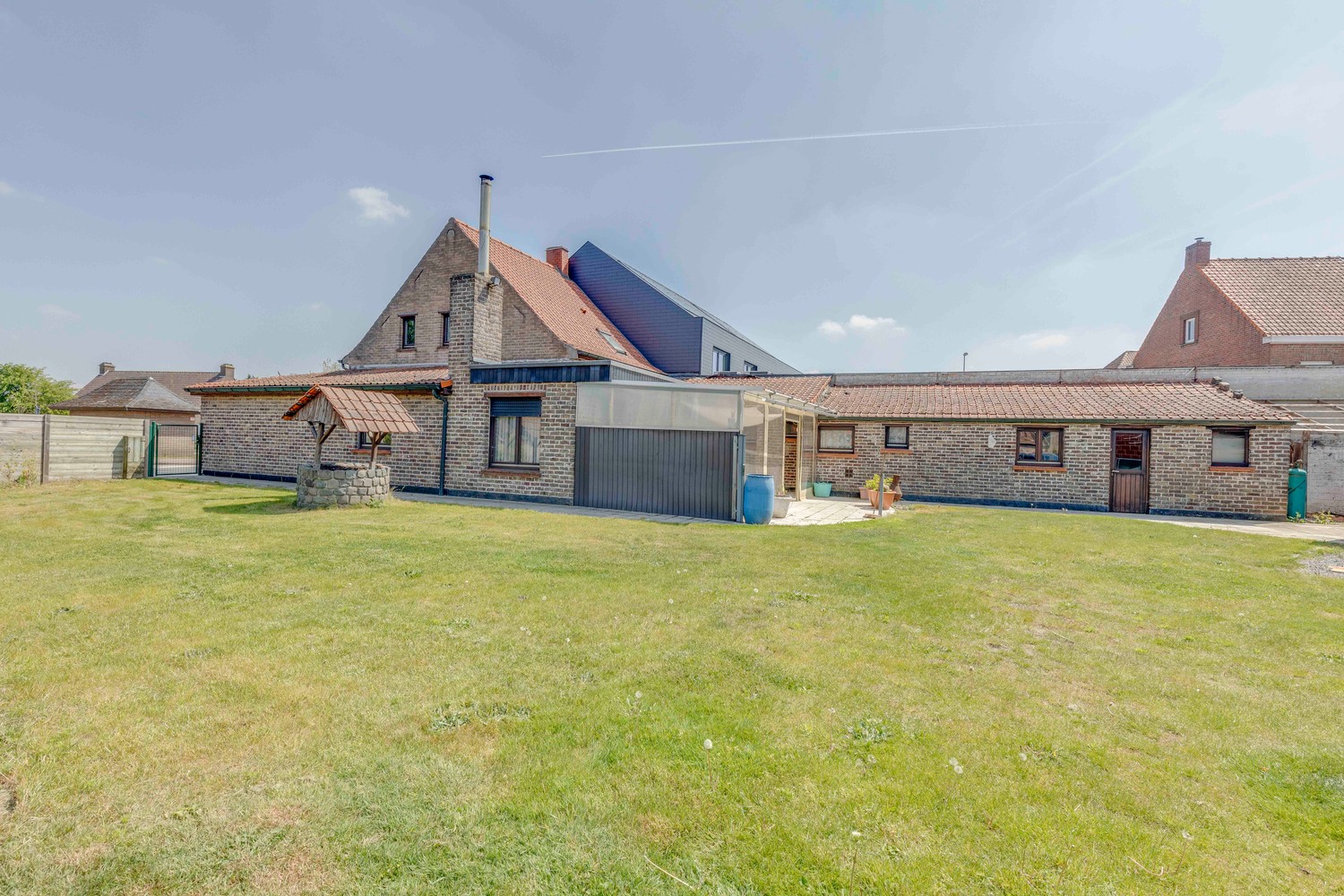 Centraal gelegen op te frissen gezinswoning gelegen op fietsafstand van het centrum van Zulte 