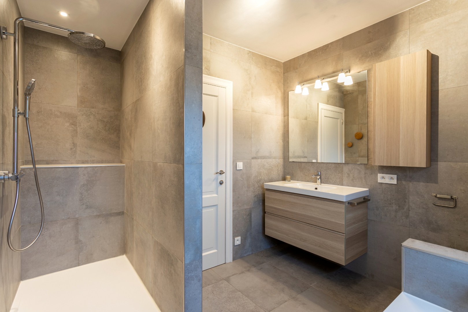 Instapklare woning met 4 slpk op perceel van 5a 45ca 