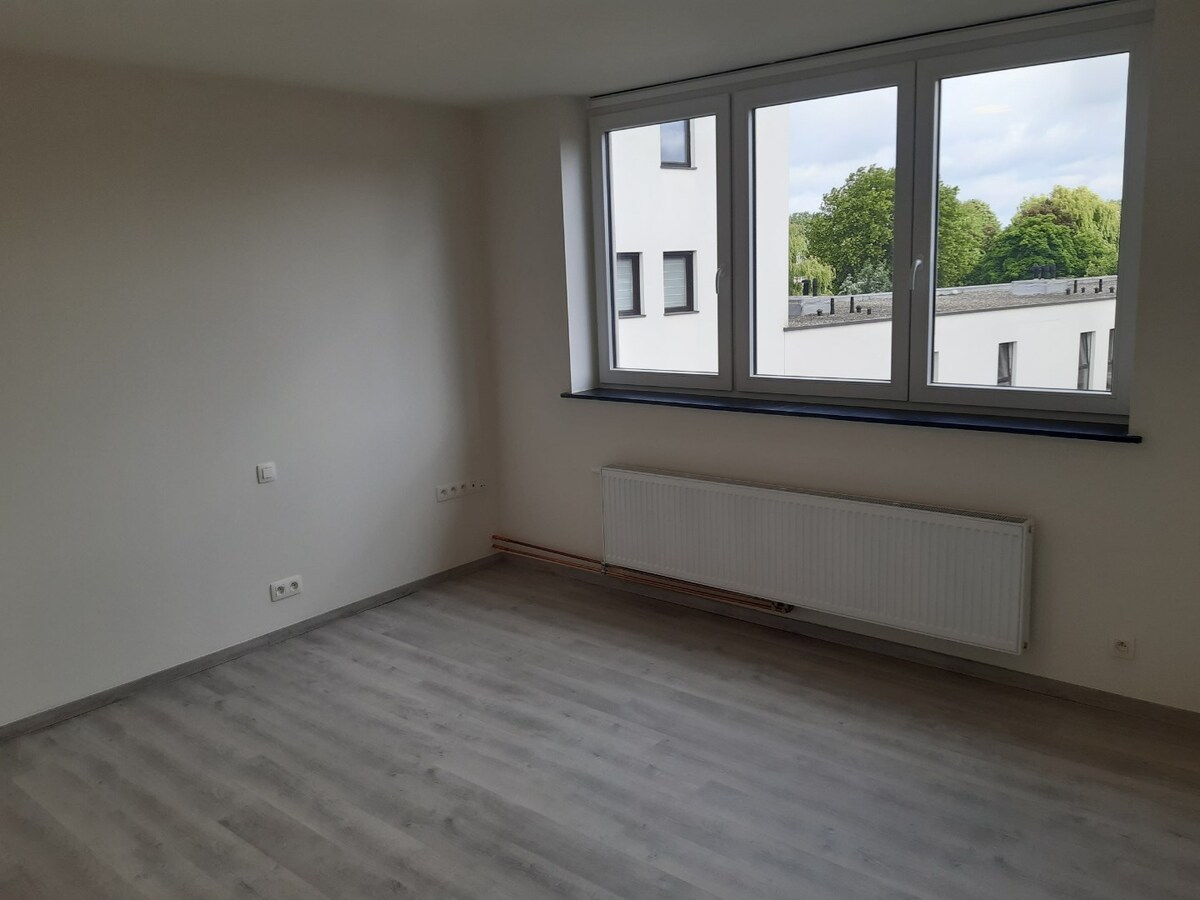 Exceptioneel wonen met zicht op de Gaverse Markt. 