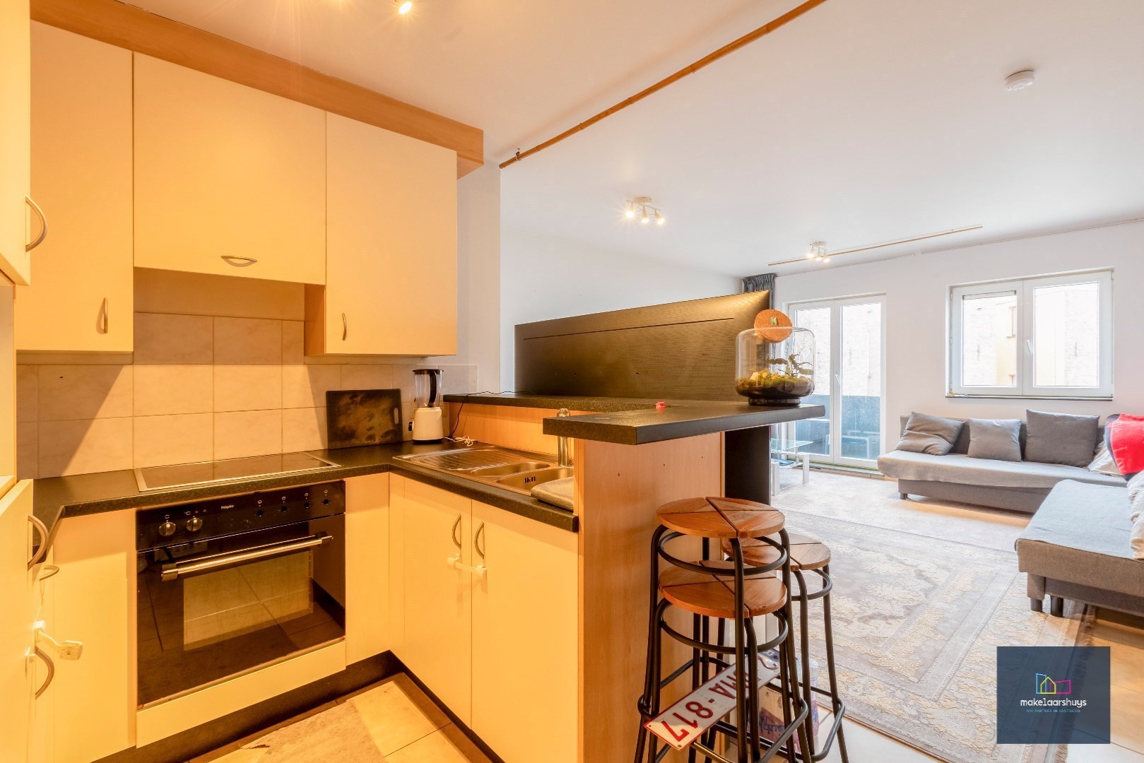 VERKOCHT Zeer verzorgd 1-slaapkamerappartement met terrasje en staanplaats 